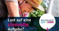 Zwei Personen arbeiten im Garten, Stellenangebote für soziale Berufe.